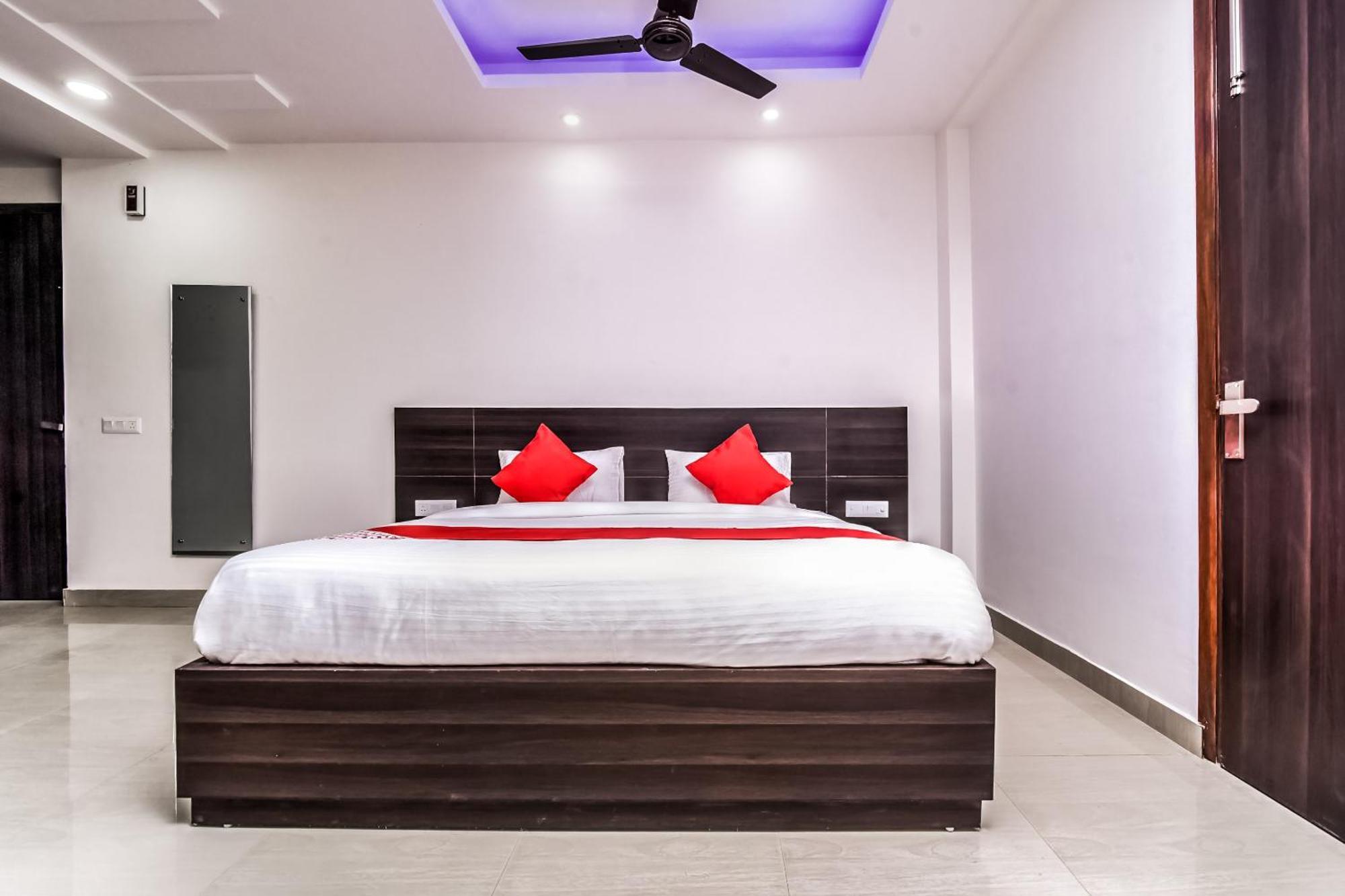 Hotel Aerostar Gold - Opposite Max Healthcare Delhi Kültér fotó