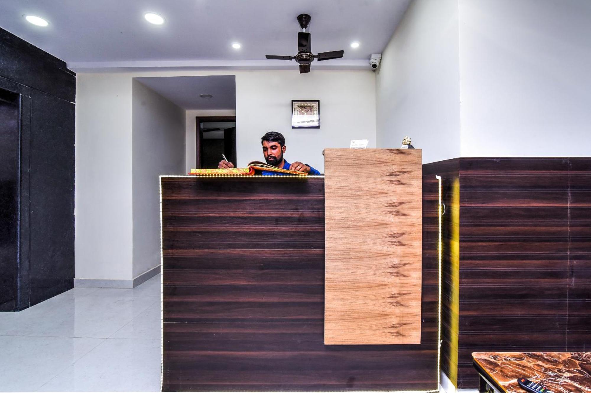 Hotel Aerostar Gold - Opposite Max Healthcare Delhi Kültér fotó