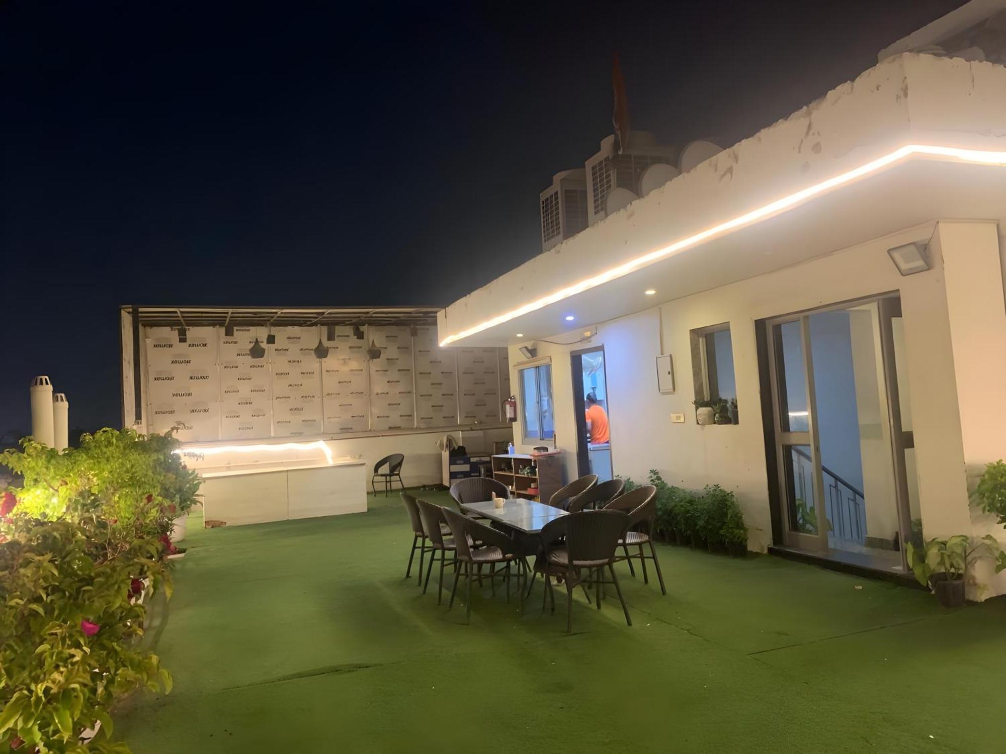 Hotel Aerostar Gold - Opposite Max Healthcare Delhi Kültér fotó