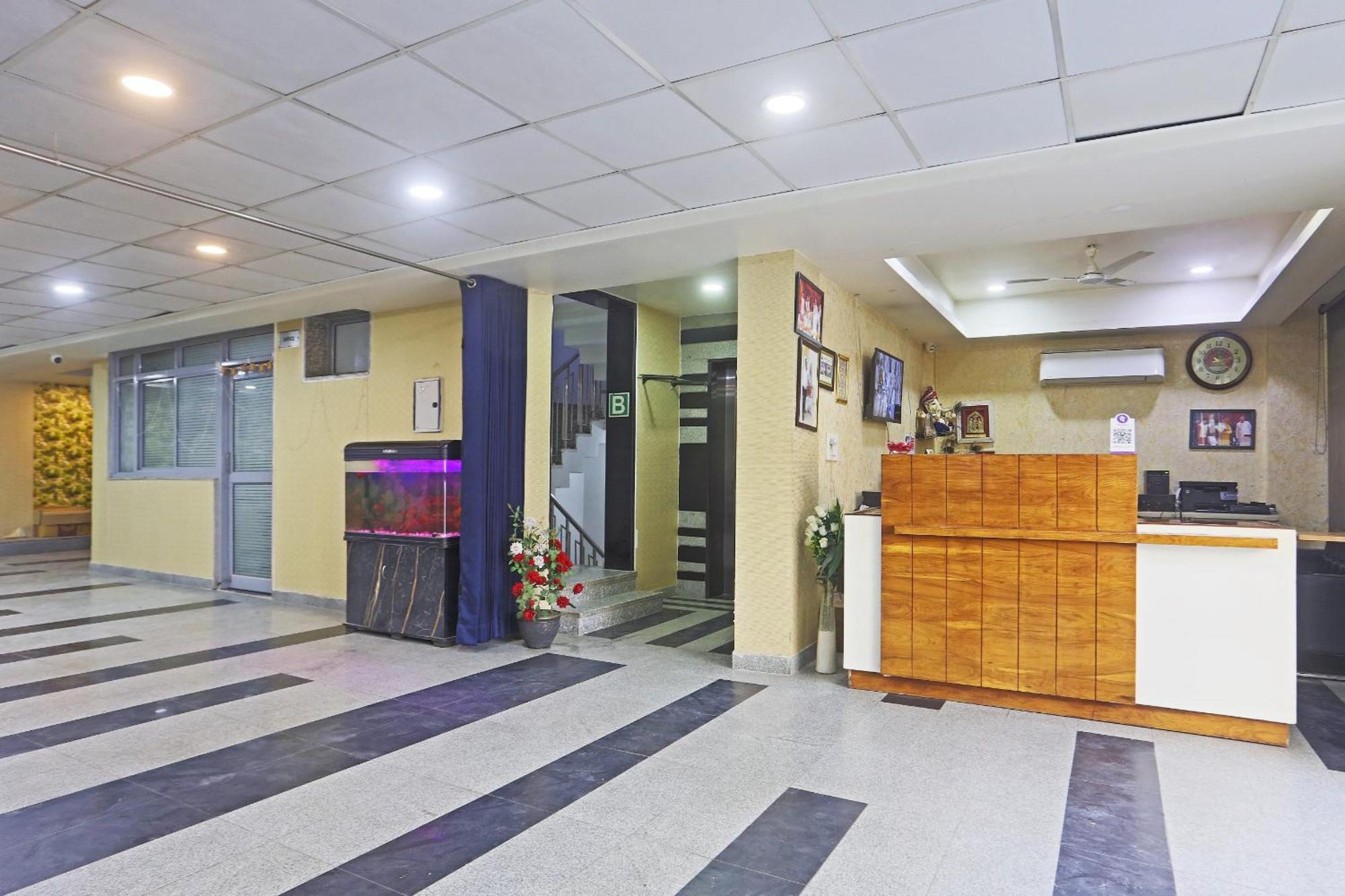 Hotel Aerostar Gold - Opposite Max Healthcare Delhi Kültér fotó
