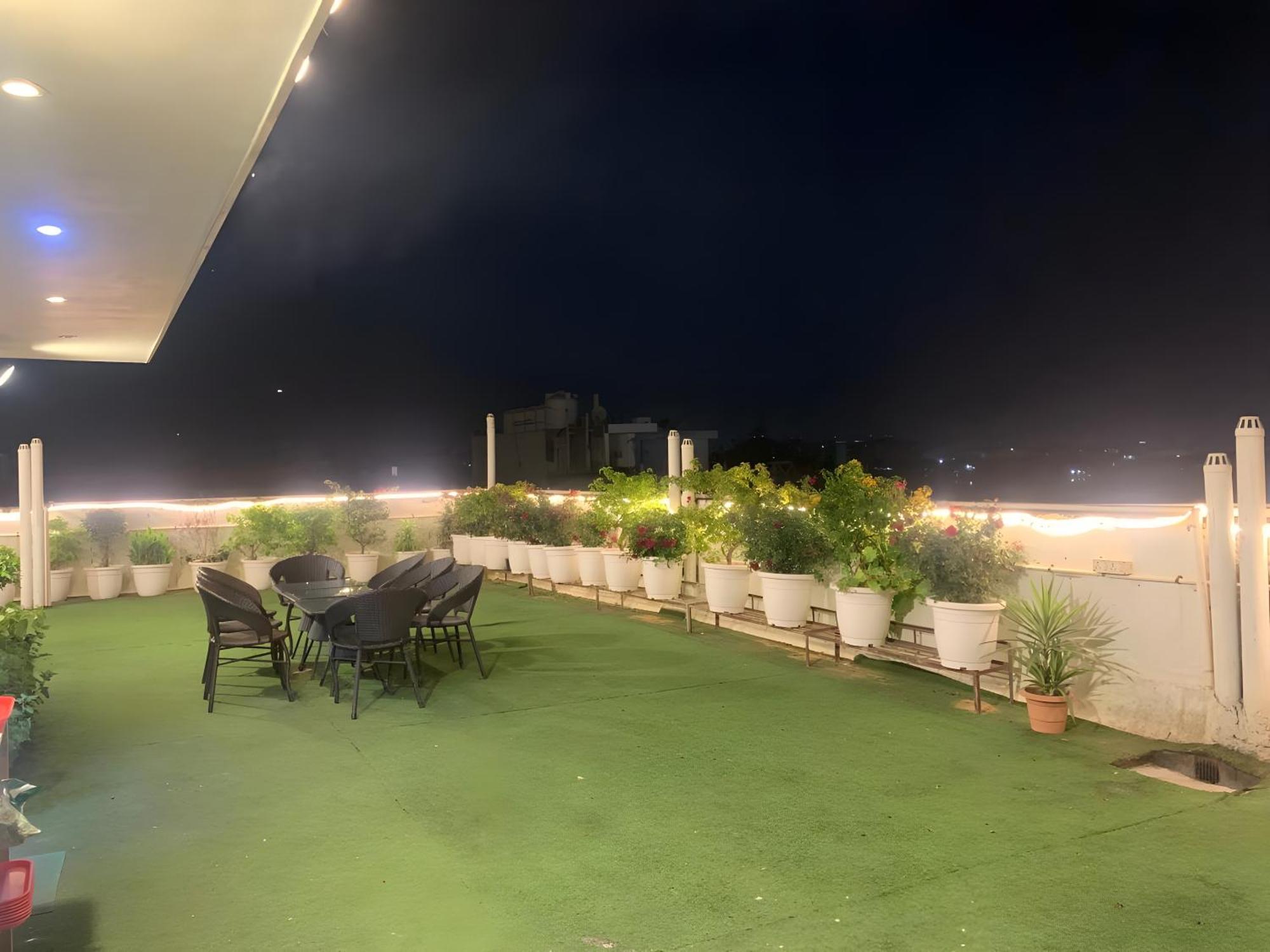 Hotel Aerostar Gold - Opposite Max Healthcare Delhi Kültér fotó