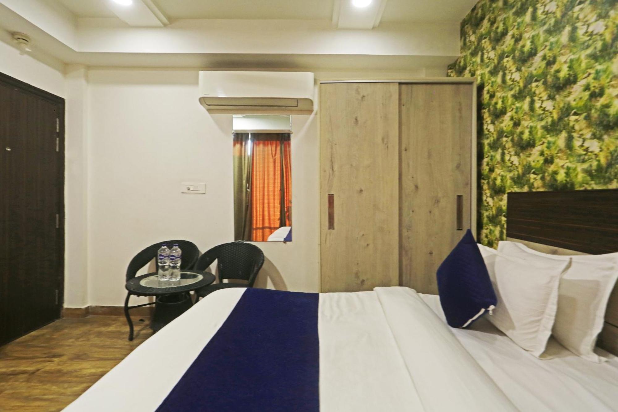 Hotel Aerostar Gold - Opposite Max Healthcare Delhi Kültér fotó