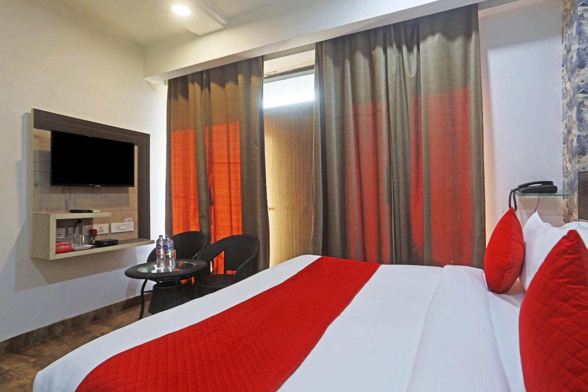 Hotel Aerostar Gold - Opposite Max Healthcare Delhi Kültér fotó