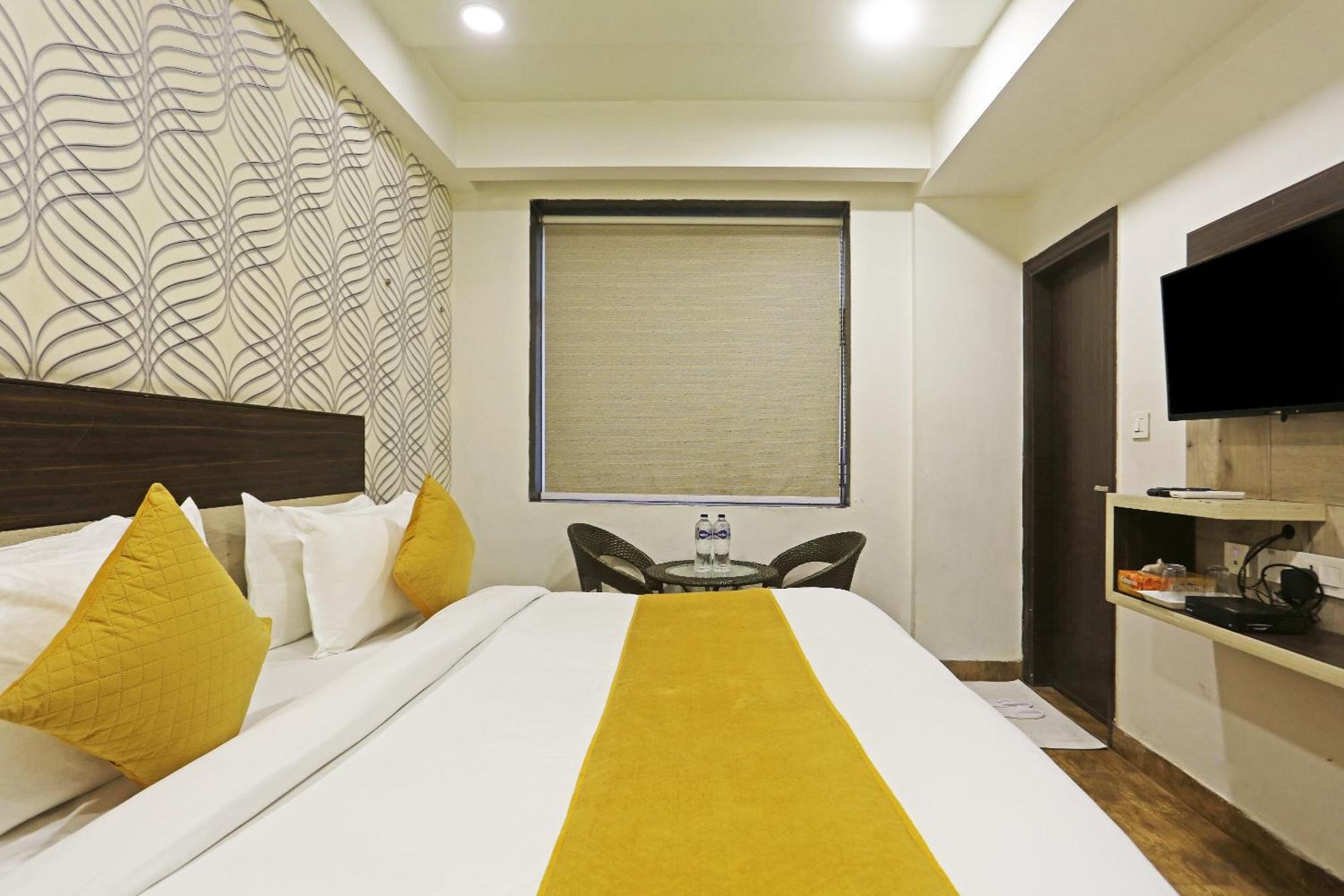 Hotel Aerostar Gold - Opposite Max Healthcare Delhi Kültér fotó