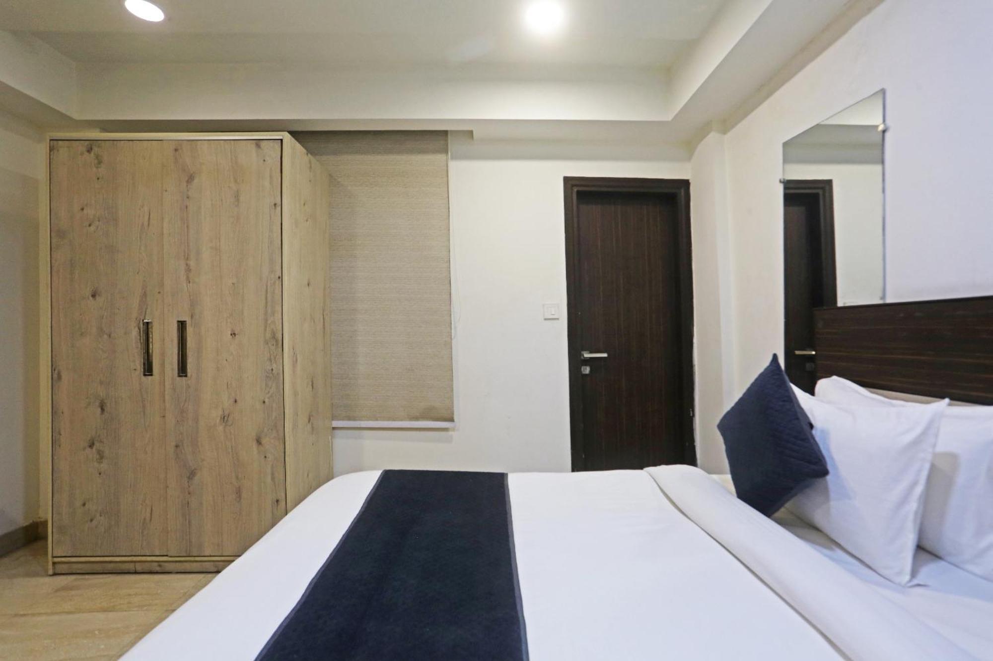 Hotel Aerostar Gold - Opposite Max Healthcare Delhi Kültér fotó