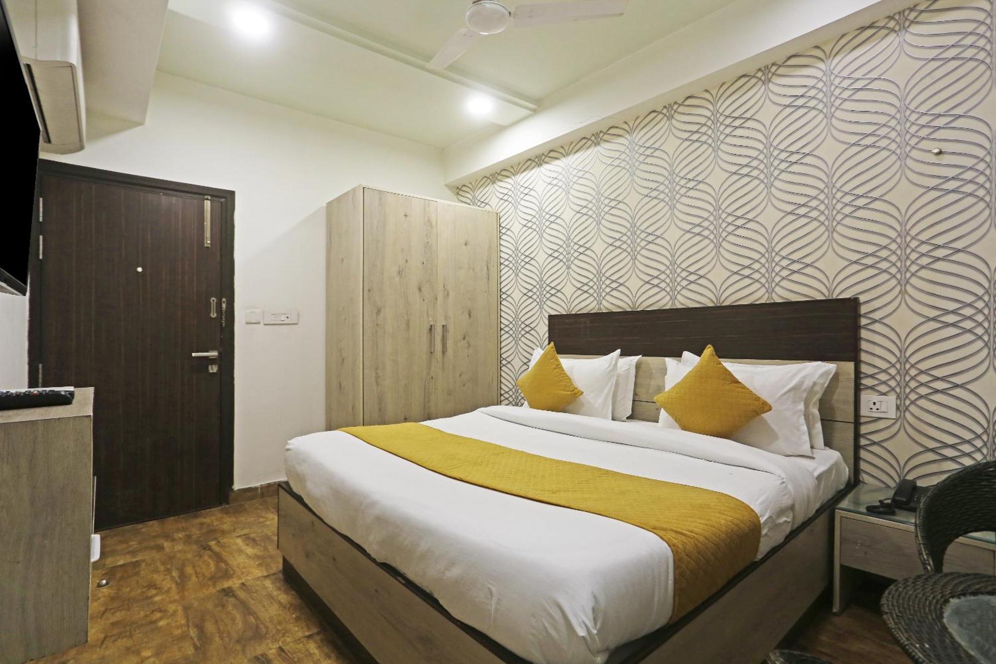Hotel Aerostar Gold - Opposite Max Healthcare Delhi Kültér fotó