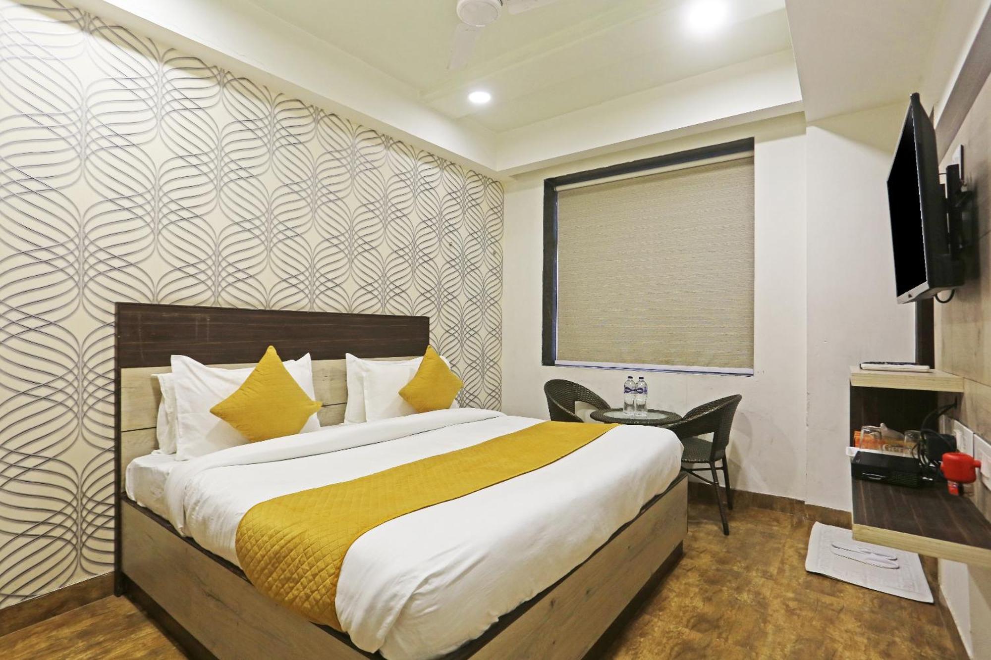 Hotel Aerostar Gold - Opposite Max Healthcare Delhi Kültér fotó